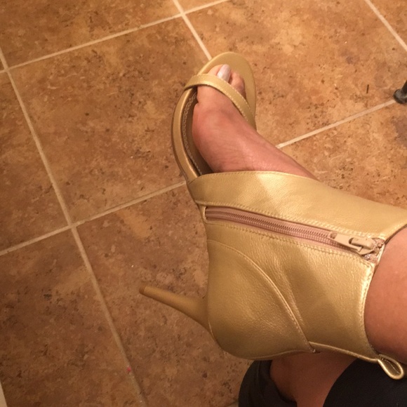 Sophia and Lee bootie - Picture 2 of 6